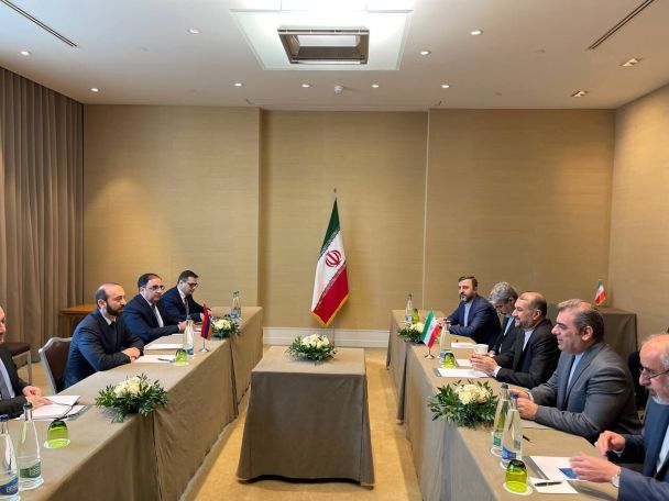 Iranian, Armenian FMs meet in Geneva