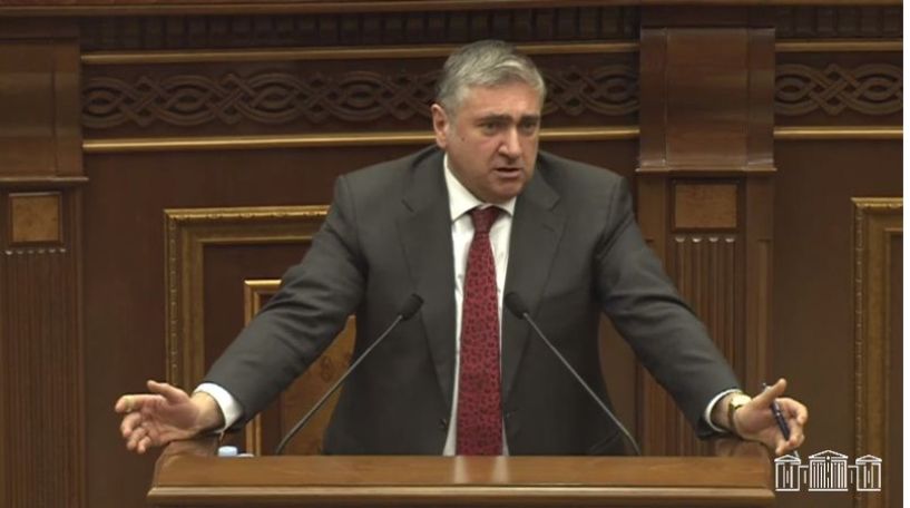 Էս երկրում ինչո՞ւ սկսեցին խոսել ինքնիշխանությունից հրաժարվելու մասին, էն էլ՝ բռնությամբ ուղեկցվող. Արթուր Խաչատրյան