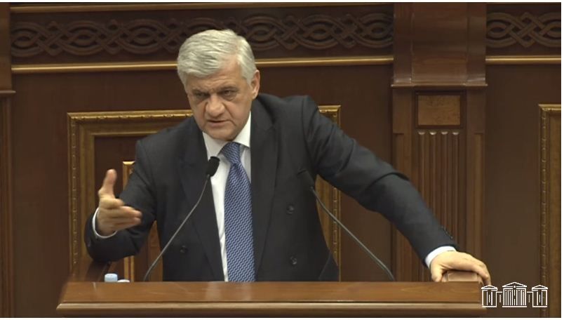 Ո՞րն է պատճառը, որ Սահմանադրությանը հակասող նախագիծ եք ներկայացնում ԱԺ-ին.Թադևոս Ավետիսյանը՝ Արմեն Ղուլարյանին