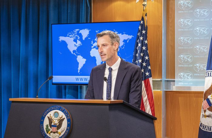 Нед Прайс: США не конкурируют с Москвой как посредник