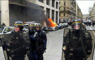Париж: полиция применила слезоточивый газ против протестующих