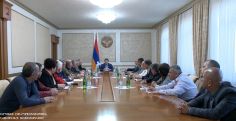 Президент Арцаха обсудил с членами Общественного совета политическую и социально-экономическую ситуацию в республике