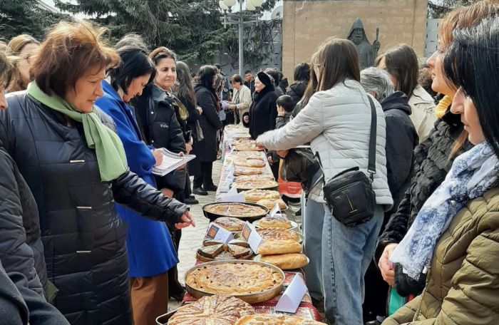 Գաթան եկեղեցում օրհնում են, հետո՝ համտեսում․ Գաթայի փառատոն Ախալքալաքում