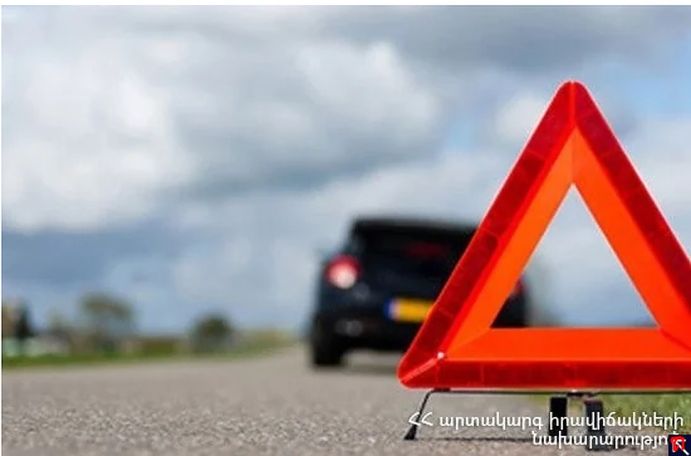 Four Armenian soldiers wounded in single-car crash