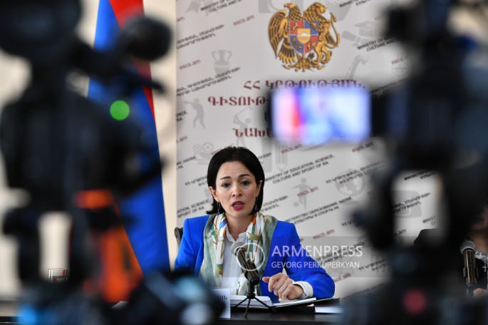 Չեք գտնի որևէ շրջաբերական, որով դպրոցներին ասվել է՝ դադարեցնել ռազմահայրենասիրական պարապմունքները. նախարար