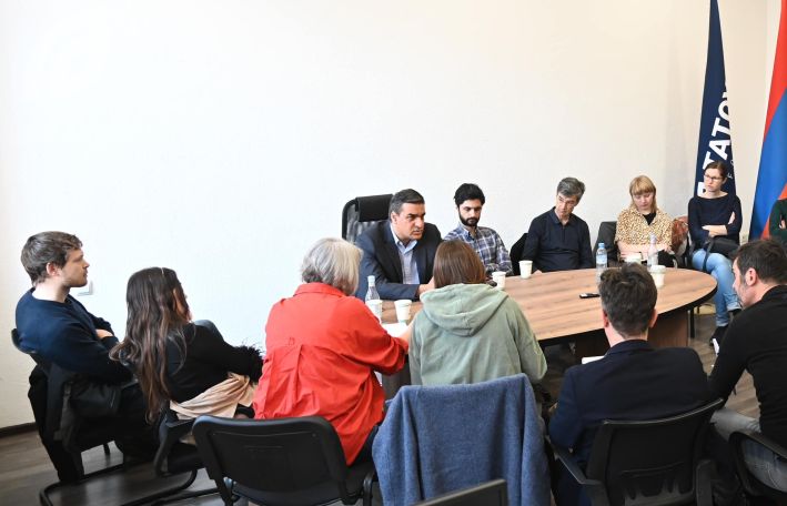 Tatoyan discusses consequences of Azeri aggression with foreign journalists