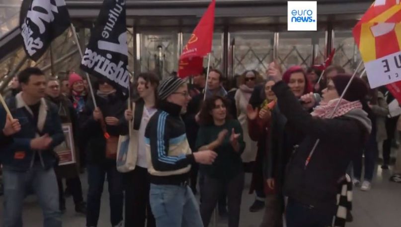 Louvre museum closed amid pension protests