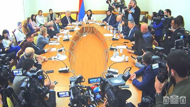 «Ծաղրանք է». ընդդիմությունը չի մասնակցում ՄԻՊ-ի պաշտոնում իրենց թեկնածուի առաջադրման քննարկմանը