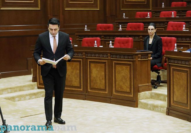 Арсен Бабаян назвал возможные «санкции» против Алена Симоняна после инцидента с Кареном Мкртчяном