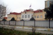 Посольство России в Азербайджане осудило акт вандализма на русском кладбище в Баку