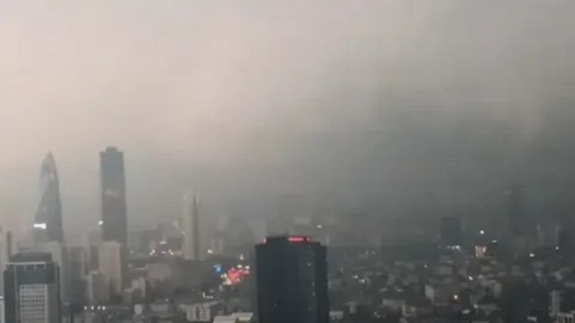 Черное облако накрыло Стамбул средь бела дня