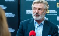 С актера Алека Болдуина сняли обвинения в непредумышленном убийстве оператора на съемках «Ржавчины»