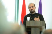 Նիկոլ Փաշինյանը Սուրբ Գիրքն ընկալում է աղանդավորական մեկնություններով. Տիգրան քահանա Բադիրյան