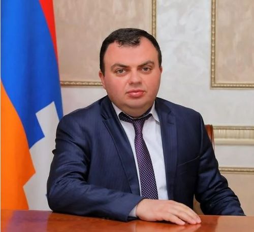 Ваграм Погосян: Не планирую уезжать куда-либо, вместе с семьей и родными продолжаю жить в Арцахе