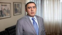 Առաջարկում ենք ընթերցողին այդ հրապարակմանը վերաբերվել ժպիտով.  Ռ. Քոչարյանի գրասենյակի ղեկավար