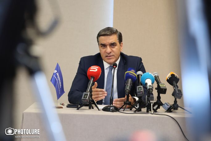 Арман Татоян: Размещение КПП является незаконным, стоит рассматривать это в контексте геноцидальной политики Баку