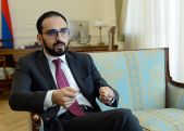 Адвокат – об иске Авиняна против журналиста: Сесть на осла – позор, слезть с него – позор вдвойне