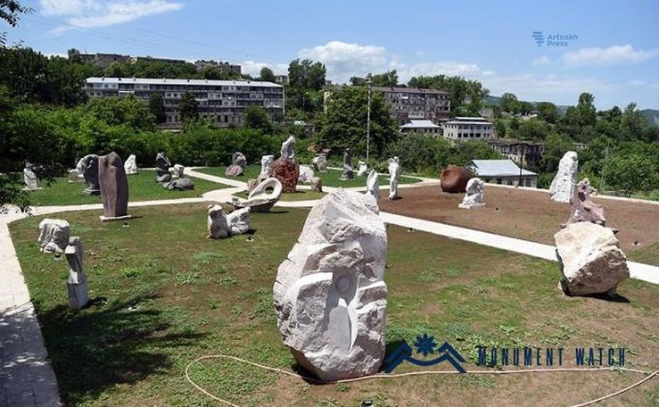 Շուշիի Կերպարվեստի թանգարանի բակում գտնվող քանդակների պուրակն ամբողջությամբ վերացվել է. monumentwatch.org