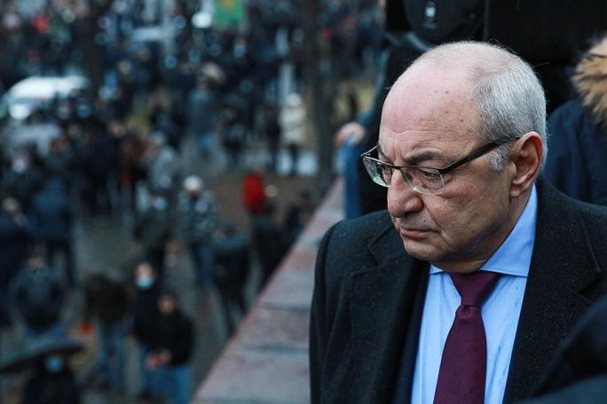 Former Armenian PM slams arrest of fallen soldier’s mother