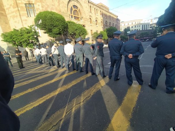 «Հայաստան Արցախը» գովում է ոստիկաններին