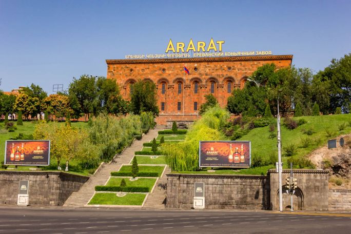 Luding Group продолжает поставки коньяка Ararat в Россию в штатном режиме
