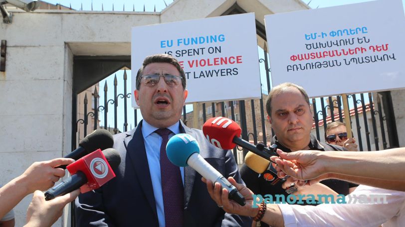 Փաստաբանները ԵՄ գործընկերներին իրազեկեցին ոստիկանական բաժանմունքներում իրենց նկատմամբ բռնություն կիրառելու դեպքերի մասին