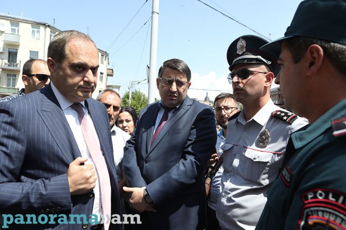 Փաստաբանները նվեր են պատրաստել ոստիկանության Կենտրոնականի բաժնի պետին