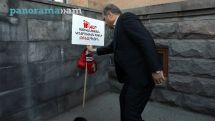 Адвокаты подарили главе центрального отделения Полиции боксерские перчатки