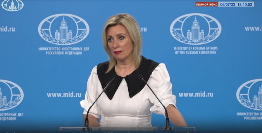 М. Захарова – о заявлении Макрона: Эти демонстративные шаги направлены не на помощь сторонам, а на вытеснение из процесса урегулирования России
