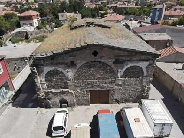 Փլուզման եզրին գտնվող Սուրբ Պողոս-Պետրոս եկեղեցին անտեսված է Թուրքիայի իշխանությունների կողմից