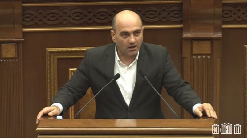 «ԱԺ կանոնակարգ» օրենքի պահանջի խախտմամբ միանգամից սղղացնում են ևս երկու օրենքի փոփոխություններ. Թադևոս Ավետսիյան