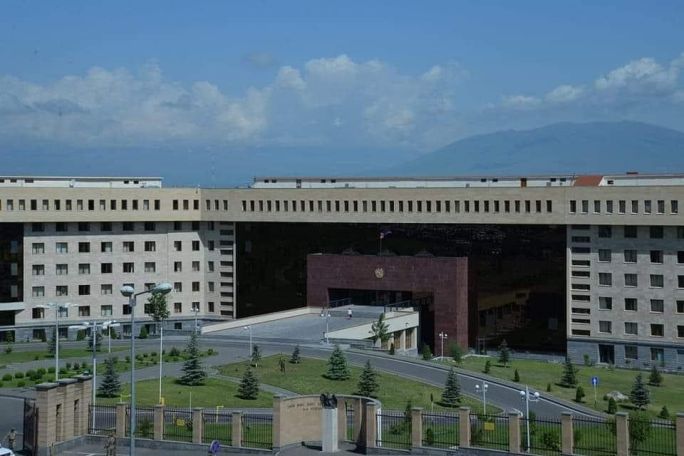Ադրբեջանի ԶՈՒ-երը կրակ են բացել Տեղի և Սև լճի հատվածում տեղակայված հայկական դիրքերի ուղղությամբ․ ՊՆ