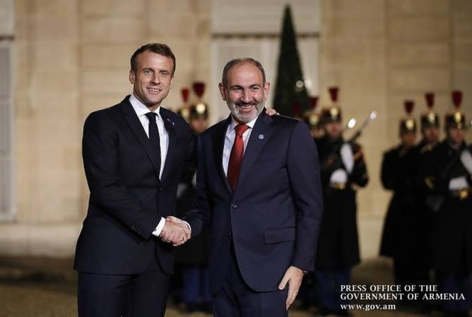 Pashinyan congratulates Macron on France’s national holiday