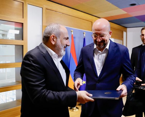 Pashinyan hands Artsakh leader's letter to EU's Michel