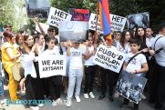 «МЫ АРЦАХ»: акции перед посольствами Франции и США в Ереване