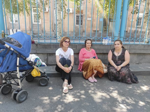 Mother of young child joins protests against Artsakh blockade