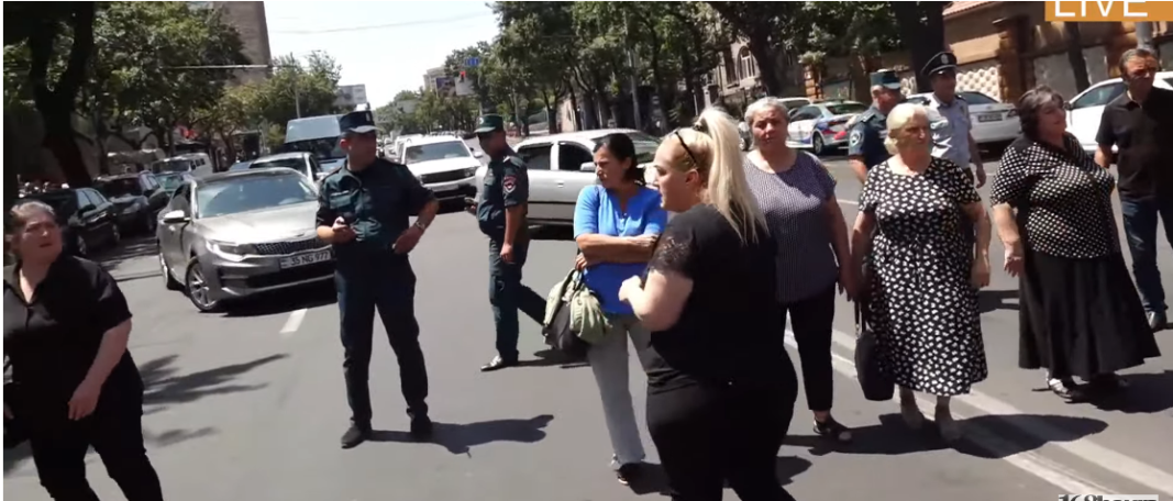 Missing soldiers’ families block mayor Yerevan road