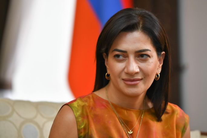 Լռեք, լռեք... Օգտատերը՝ Աննա Հակոբյանին