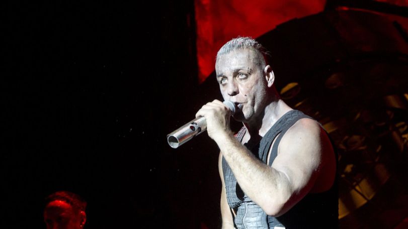 Неизвестные проникли в берлинскую квартиру лидера Rammstein