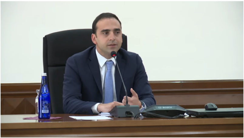 Երբ ֆիզիկապես քար են տաշում բնակարանիդ կողքին և այդ ամբողջ փոշին գալիս լցվում է քո տուն..Ավինյան