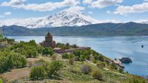 Могилы с крестами нашли на дне озера Ван