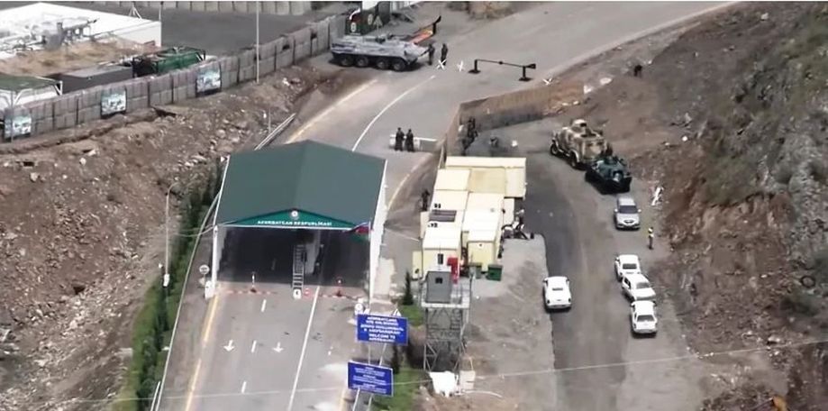 В районе незаконного блокпоста в Бердзоре азербайджанцы перерезали кабель, лишив Арцах стабильного интернета