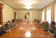 Араик Арутюнян встретился с командным составом Армии обороны Республики Арцах
