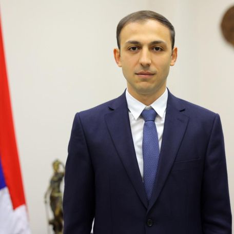 ЗПЧ Арцаха: Срочно прекратить действия по неоправданному нападению и оскорблению Элен Арустамян