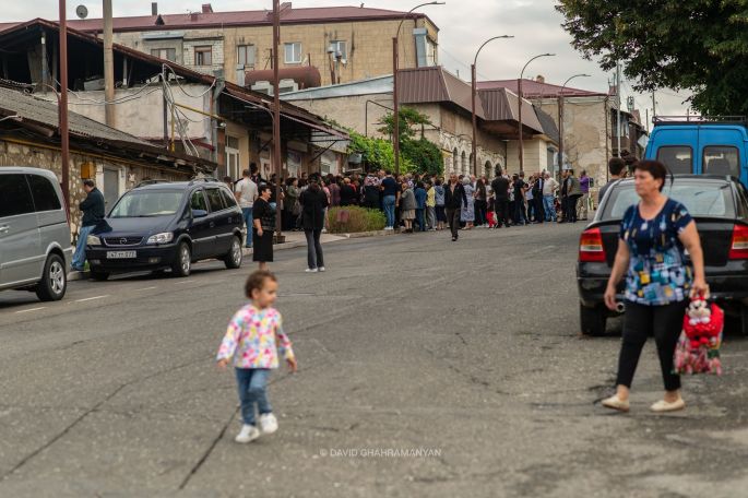 «Ասում եմ՝ գոնե կես հաց տվեք, տանեմ, երեխաներս մի կտոր ուտեն, քնեն», իսկ Սիսիանում փառատոն է