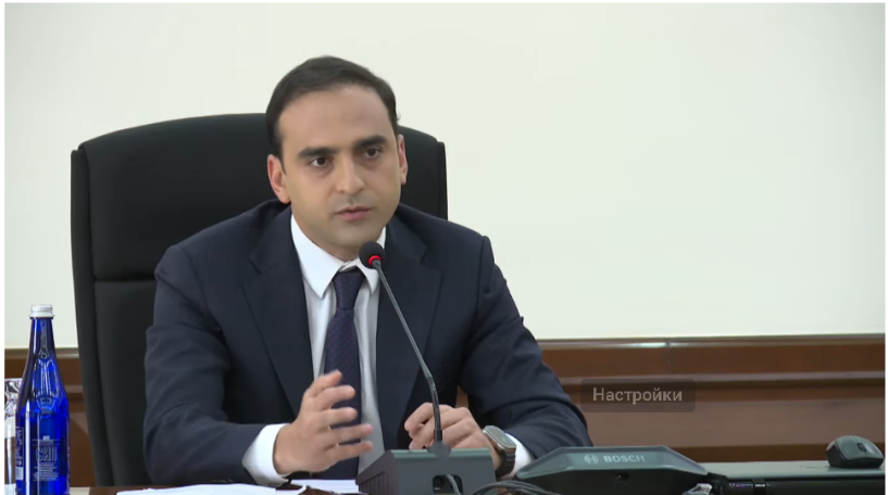 Ինչ-որ մեկը ջարդում է հաշմանդամների վերելակը, հետո մեկ այլ մեկը գնում նկարվում է դրա կողքը. Ավինյան