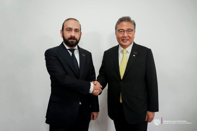Արարատ Միրզոյանը Կորեայի իր գործընկեր Պակ Չինին ներկյացրել է Լաչինի միջնցքի խնդիրը