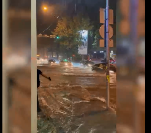 Թբիլիսիում հորդառատ անձրևի հետևանքով հեղեղ է