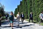 Anna Hakobyan strolls in Kyiv