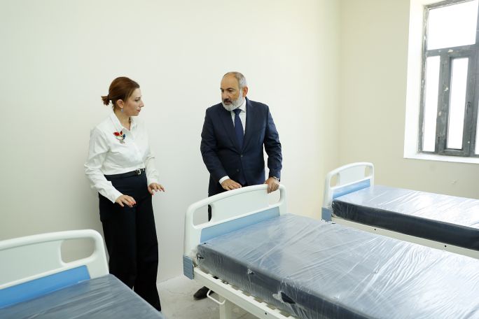 Никола Пашиняна ознакомили с работами по реконструкции Национального центра охраны психического здоровья